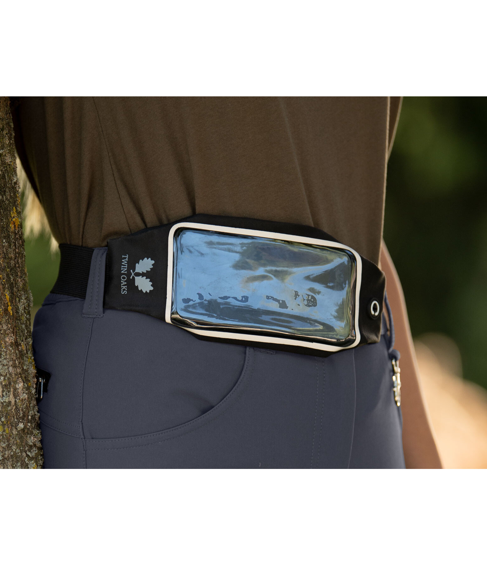 Belt pouch outlet for smartphone